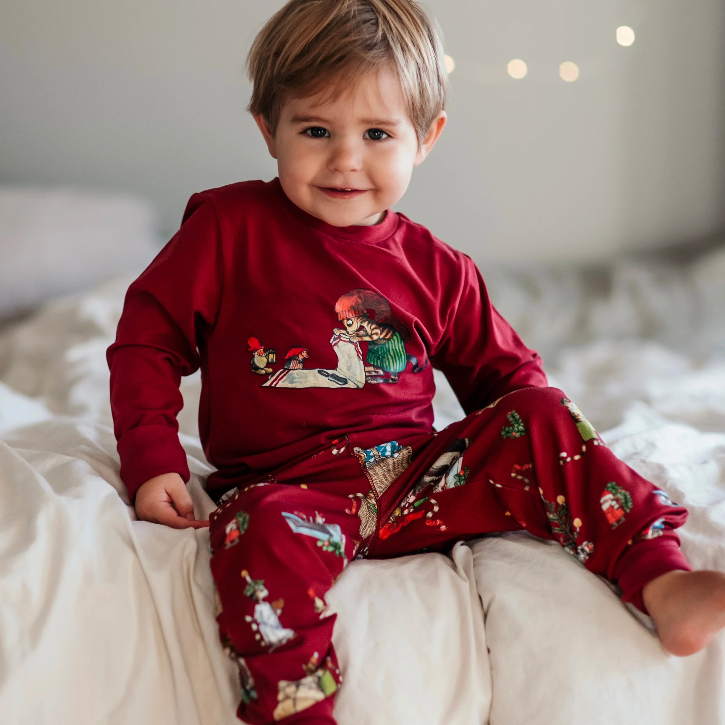 Pyjamas tvådelad Pettson och Findus Röd - Julpyjamas - Image 4
